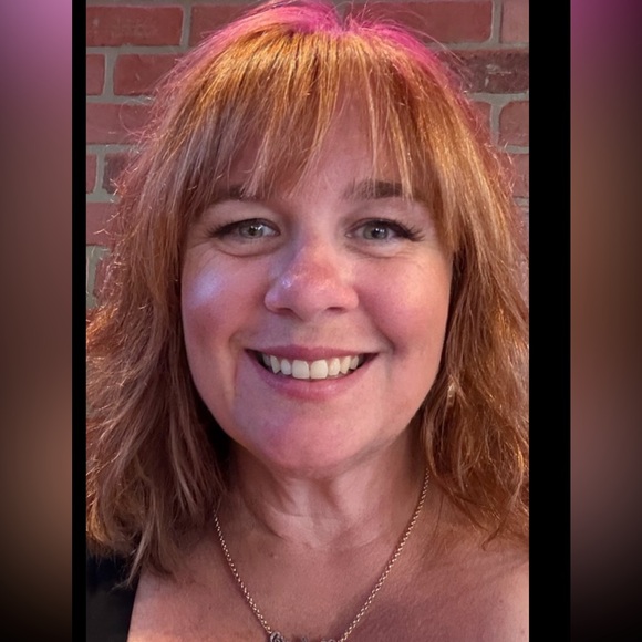 Meet your Posher, Stephanie - Picture 2 of 2